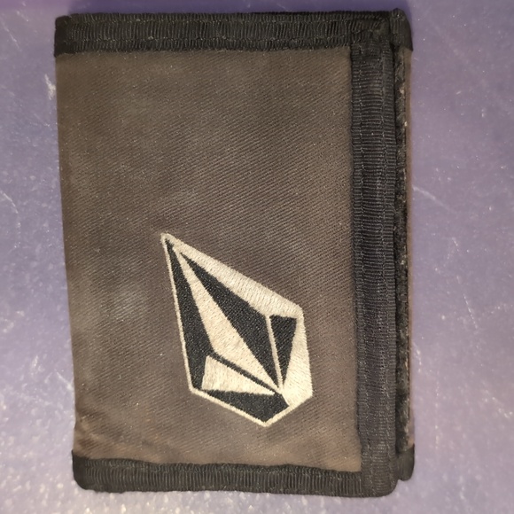 Vintage Velcro Volcom wallet - Picture 1 of 8